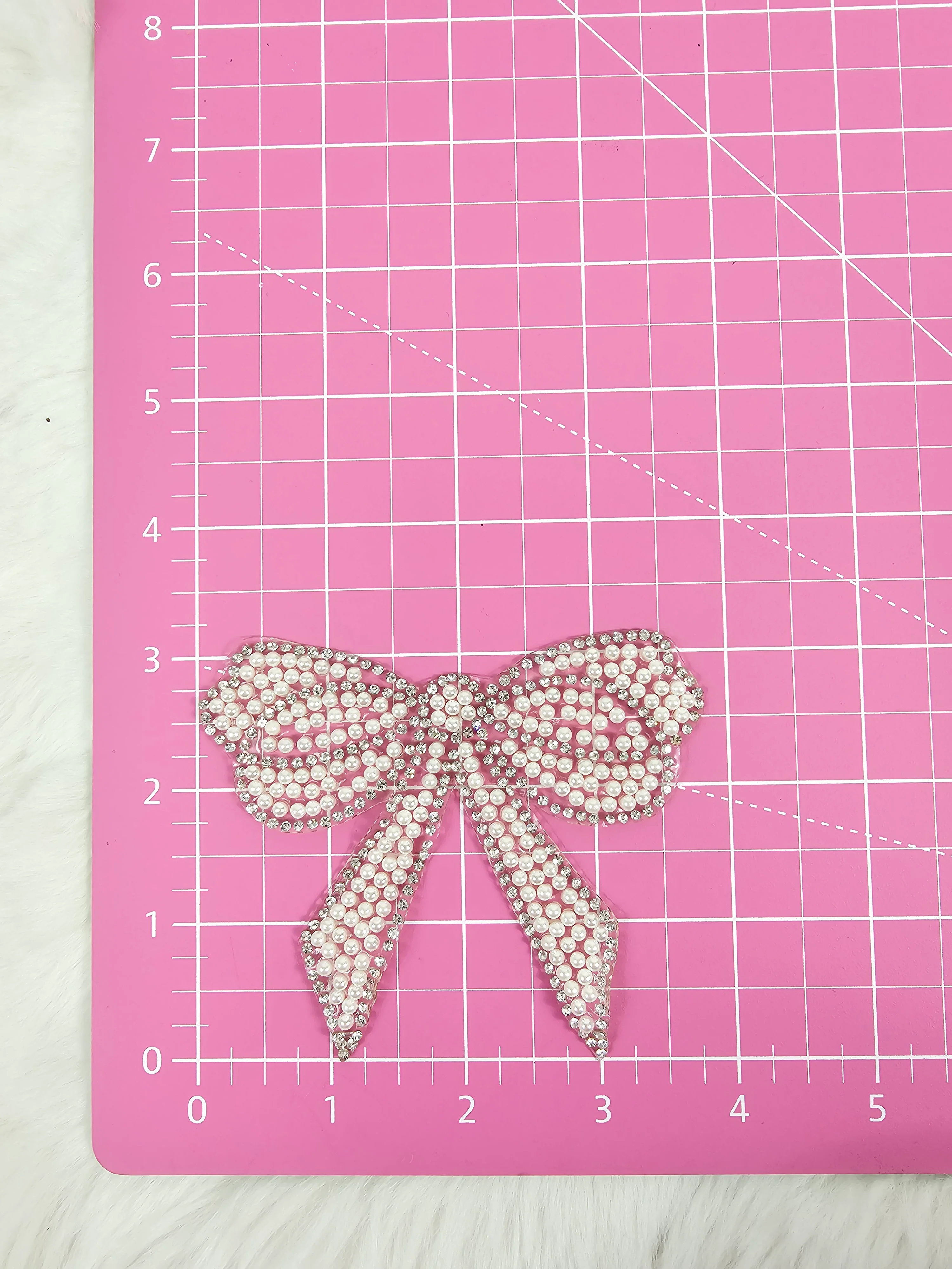 Rhinestone Bow with Silver Outline and White Pearl Iron-on Patch - Image 3